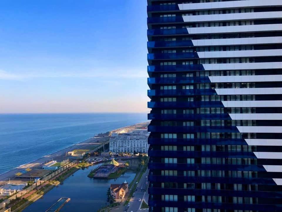 Apartment Twin Towers David Батуми Екстериор снимка
